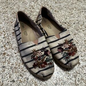 TOMS Women's Striped Canvas Shoes - Multicolor - ALWAYS ACCEPTING OFFERS -